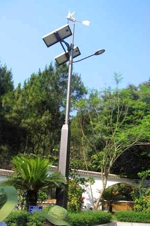Lễ bàn giao công trình cột đèn năng lượng mặt trời và gió tại Khu di tích Ngã ba Đồng Lộc